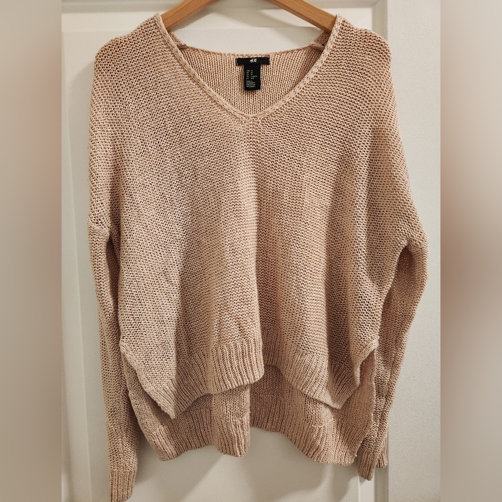 H&M Women's V-Neck Sweater in Blush Pink